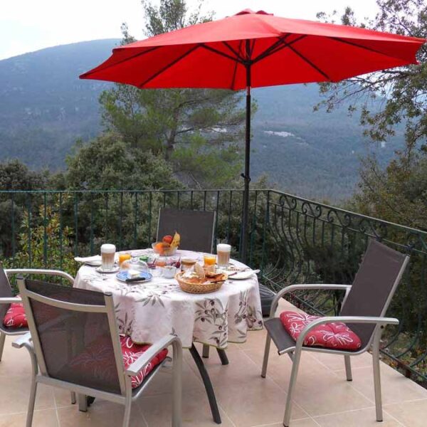 Petit déjeuner, Frühstück, breakfast Auf Ihrer Terrasse können Sie Ihr Frühstück einnehmen