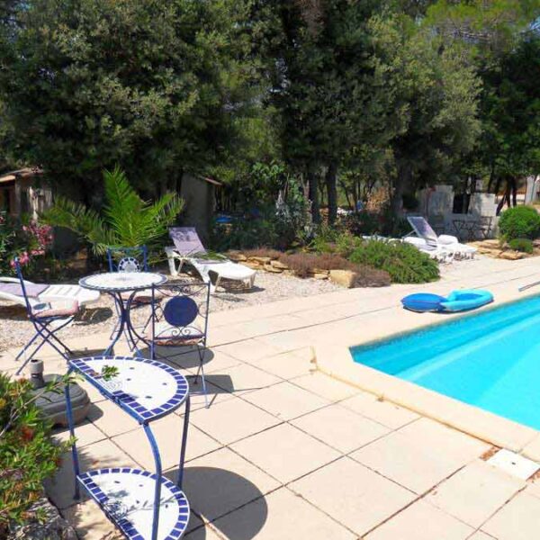Chaises longues, Sonnenliegen, sun beds Chaises longues, Sonnenliegen, sun beds am Pool von La Cigale Provence